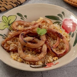 ข้าวผัดปลาหมึก
