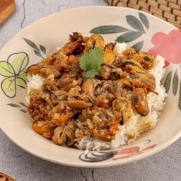 หอยแมลงภู่ผัดกระเทียม (ราดข้าว)