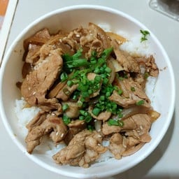 ข้าวหน้าหมูญี่ปุ่น