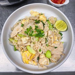 ข้าวผัดอกไก่