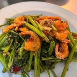 ผักบุ้งผัดกะปิกุ้งแห้งกรอบ