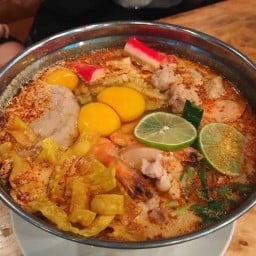 ร้านทุกอย่างหมูกรอบ