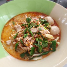 ก๋วยเตี๋ยวกลางซอย