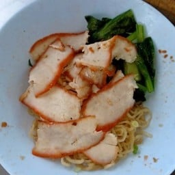 ชายสี่บะหมี่เกี๊ยว นาคนิวาส37