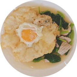 ราดหน้าใหญ่กรอบไข่ลาวา หมู