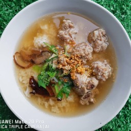 ข้าวต้มหมูบ่ะช่อเห็ดหอม