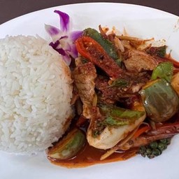 ข้าวผัดพริกแกงหมู/ไก่