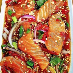 ยำปลาแซลมอน