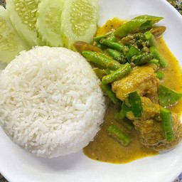 ข้าวราดเครื่องแกงปลากะพง