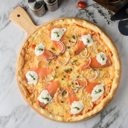 พิชซ่าสโมคแซลม่อน