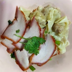 เกี๊ยวแห้งหมูแดง