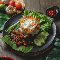 ข้าวหมูชิ้นกระเทียม