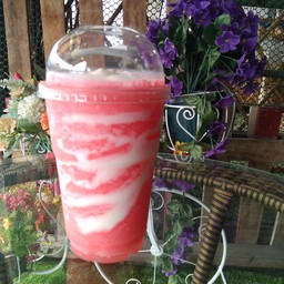 สตอเบอรี่โยเกิร์ต ( ปั่น)