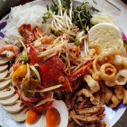 ตำถาดทะเลรวม (ปูม้า กุ้ง หอยแครง)