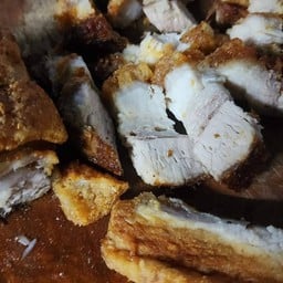 หมูกรอบตองAAA เนื้อนุ่มหนังกรอบ อร่อย