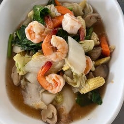 ผัดผักรวมมิตรใส่กุ้ง