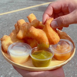 ปาท่องโก๋มิชลิน 6 ตัว x ดิป 3 สหาย