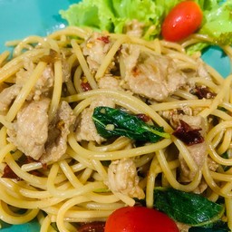 สปาเก๊ตตี้กะเพราหมู