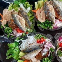 บ้านยำขนมจีน (ร้านยำที่ไม่ได้มีแค่ยำ)