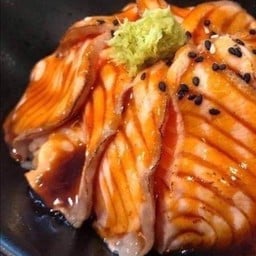 ข้าวหน้าปลาแซลมอนเบิร์น