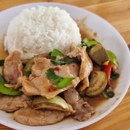 ราดผัดฉ่าหมูชิ้น (ราดข้าว)