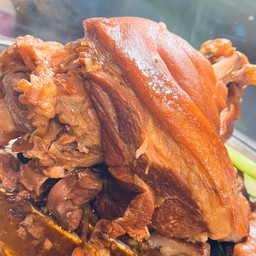 ขาหมู ยกขา ไม่สับ