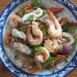 ยําวุ้นเส้นทะเลรวมมิตรเป็นกับข้าว