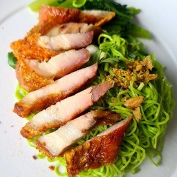 บะหมี่หยกหมูกรอบ