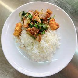 ข้าวกระเพราหมูกรอบ