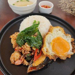 ข้าวกระเพราทะเล