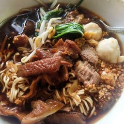 ด้าด้าก๋วยเตี๋ยวตีนไก่