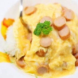 ไข่ข้นไส้กรอก ราดข้าว
