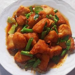 ข้าวปลาดอลี่พริกแกง