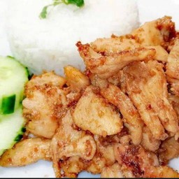 ไก่ทอดกระเทียมราดข้าว