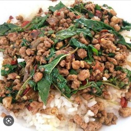 ผัดกระเพราราดข้าว (สับ)