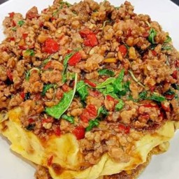 ข้าวไข่เจียวราดกระเพราหมูสับ