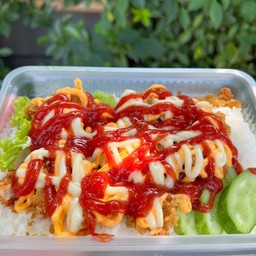 ข้าวไก่ทอดราดชีส+ซอสมะเขือเทศ+มายองเนส