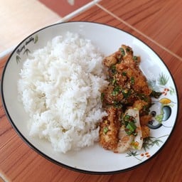 ล้านข้าวยำไก่แซ่บ
