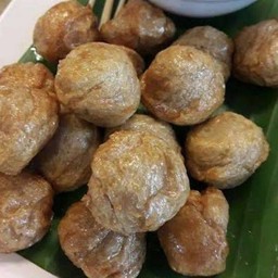 ลูกชิ้นเนื้อทอด