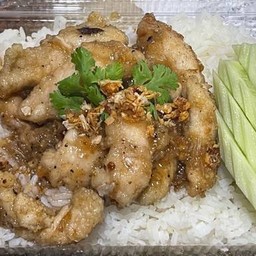 ไก่กระเทียม ราดข้าว