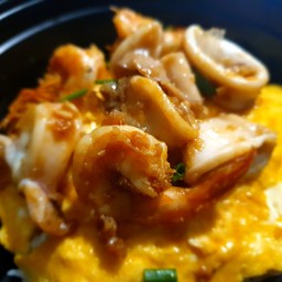 ข้าวไข่ข้น กุ้ง+ปลาหมึกทอดกระเทียม