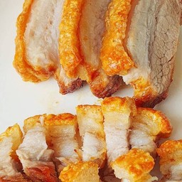 ผัดพริกแกงหมูกรอบ