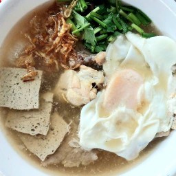 ร้านลูกชิ้นบุรีรัมย์ยืนกิน(ศรีสะเกษ)