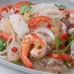 ยำวุ้นเส้นหมูสับ กุ้ง หมึก