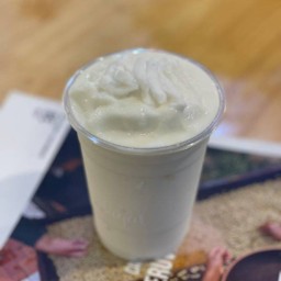 มะพร้าวปั่นนมสด