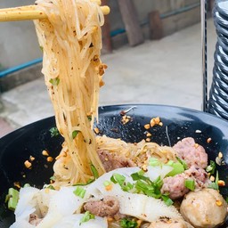 ก๋วยเตี๋ยวเนื้อแห้ง