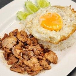 ข้าวหมูกระเทียม+ไข่ดาว