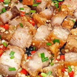 หมูกรอบคั่วพริกเกลือ