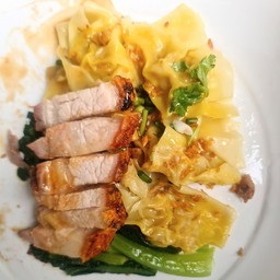 เกี๊ยวหมูหมูกรอบ