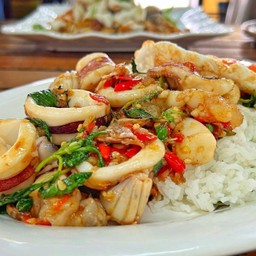 กระเพราหมึก